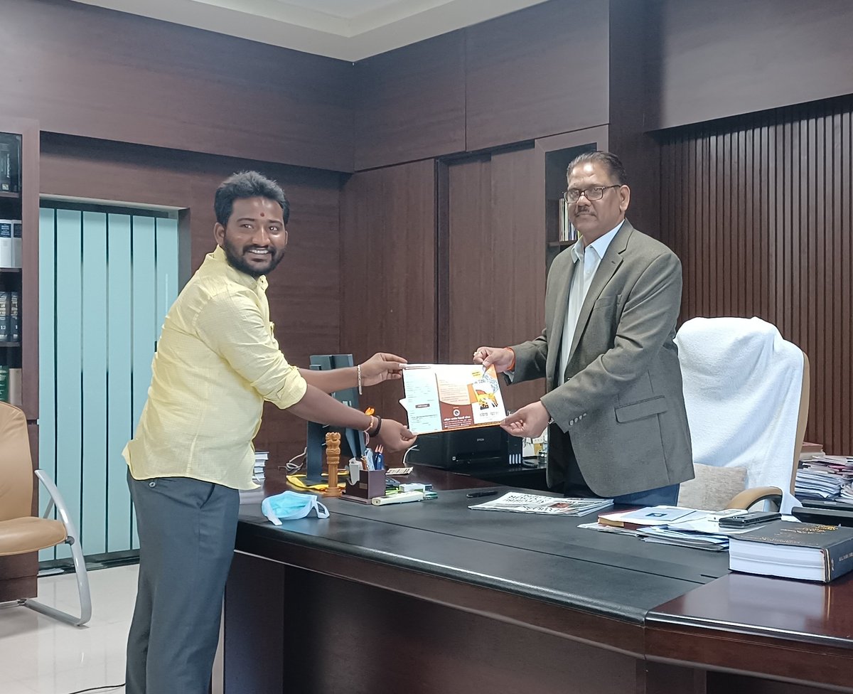 ippilimurthy3's tweet photo. Inauguration Pre-booking of Historical book of #ABVP "Dhyeya Yatra" was done in @Abvp_Andhra by Prof.Surya Praksh,VC,#DSNLU(Nationl Law University). Vibhag organising sec @Jagadeesh_1abvp and Think india incharge Dixith were  present on the occasion.
#ABVPDhyeyaYatra @ABVPVoice https://t.co/1Y8zNnrpOX