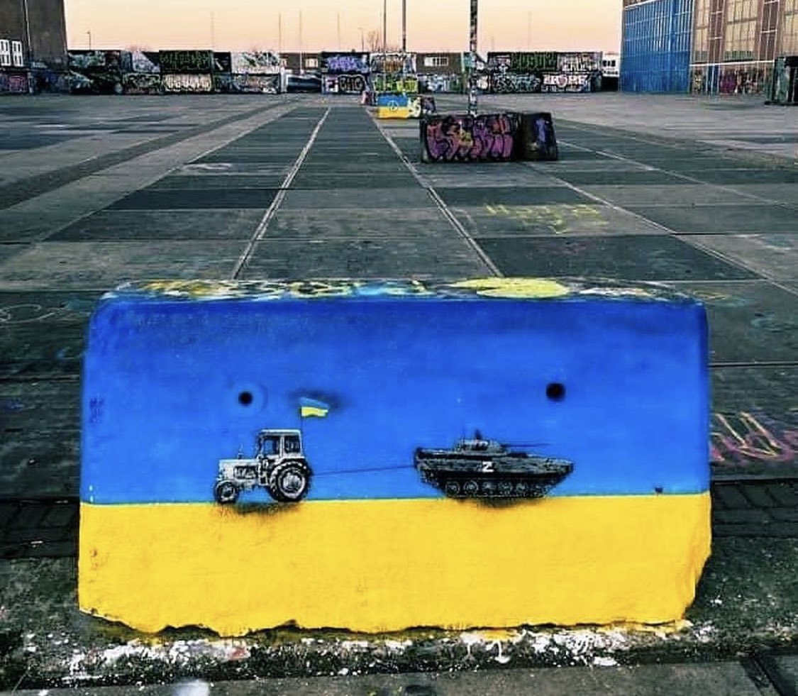 JohnNixon1408's tweet photo. We knew that the pen is mightier than the sword. #ukraine has showed us beyond a benefit of a doubt that the #tractor is mightier than the #tank #tractorvstank https://t.co/yLuvV1IvFG