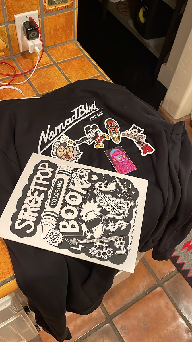 SJMIRETH's tweet photo. Amazing time at the @nomadblvd LA IRL event. Highlight of the night was getting gifted a @lutherarts coloring book / stickers not to mention this dope nomad hoodie. https://t.co/CsiIdfeHey