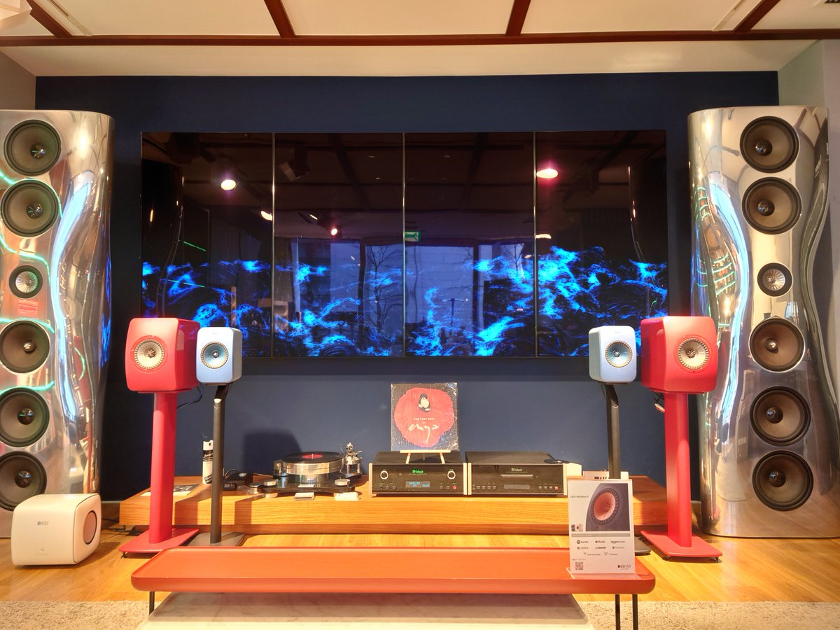 jackstyle_dw's tweet photo. KEFさんのMusic galleryでls50 wireless2を聴いてきました。丁寧に接客頂き、左右のとんでもスピーカーも試聴できたり、実際に足を運んで正解でした😆サブウーファーの効果が凄かった…これは聴いちゃったらダメなやつ https://t.co/HUWPvooWw3
