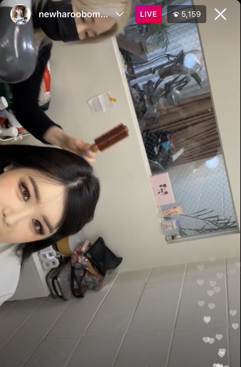bomsupdates's tweet photo. [INSTAGRAM] Park Bom is on Instalive. She is reminding us that Flower is coming out today. She said she’s getting her hair and makeup done for a “surprise”. She looks gorgeous 💕. https://t.co/QNvaOEYGWH