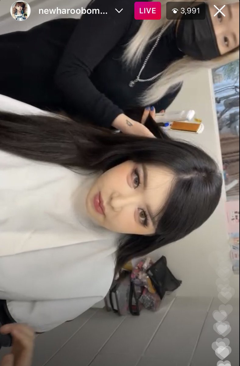 bomsupdates's tweet photo. [INSTAGRAM] Park Bom is on Instalive. She is reminding us that Flower is coming out today. She said she’s getting her hair and makeup done for a “surprise”. She looks gorgeous 💕. https://t.co/QNvaOEYGWH
