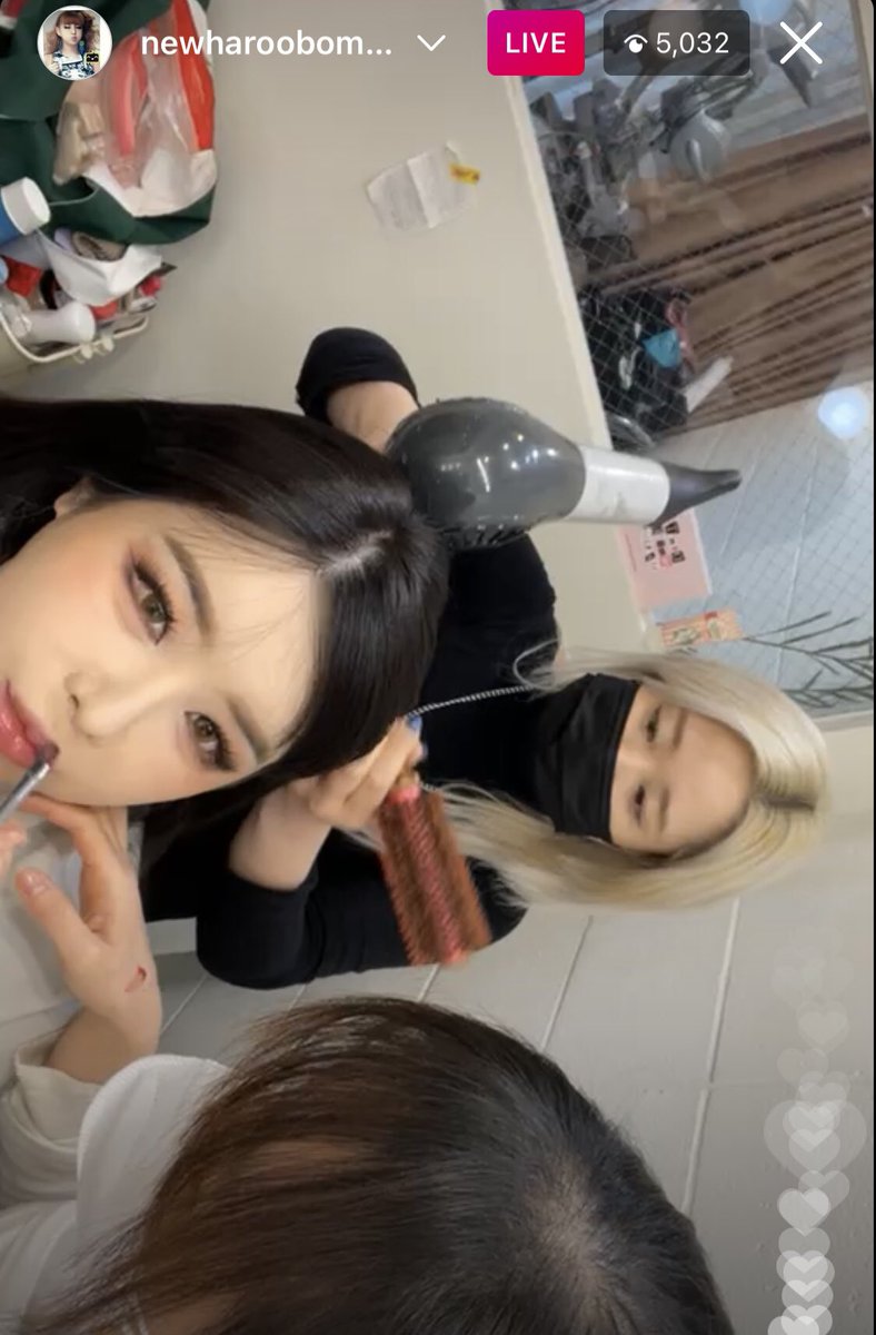 bomsupdates's tweet photo. [INSTAGRAM] Park Bom is on Instalive. She is reminding us that Flower is coming out today. She said she’s getting her hair and makeup done for a “surprise”. She looks gorgeous 💕. https://t.co/QNvaOEYGWH