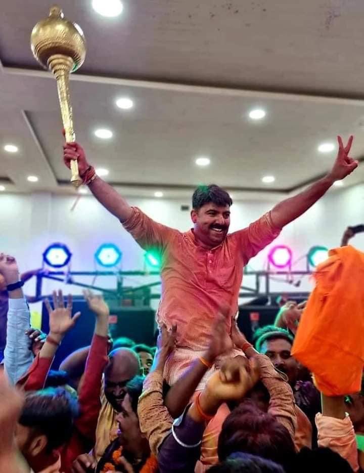AtulPandeyUP's tweet photo. देवभूमि देवरिया में मिले प्रचंड विजय के लिए बहुत बहुत बधाई भैया @shalabhmani जी 🙏🙏 @myogiadityanath @BJP4India                   #BJPAgain #BJPWins https://t.co/s9QK1MNlH1
