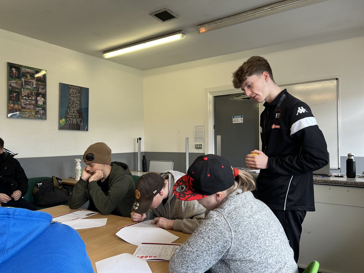 SalfordCity_FDN's tweet photo. This morning, we’re down at Albert Park for our Education session with @OakwoodAcademy2! 😁

Our Mentor Ewan is taking the students through a session on Mental Health 💭

📝 | #F92Education https://t.co/krWKUqlWtP