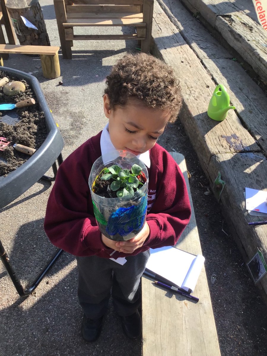 StMichsChatham's tweet photo. EYFS have had a brilliant week learning about plastic pollution affecting our sea life; they were encouraged to think about ways to reuse plastic to help the environment.
#stopplasticpollution #saveoursealife #recycle https://t.co/IfES48X9rJ