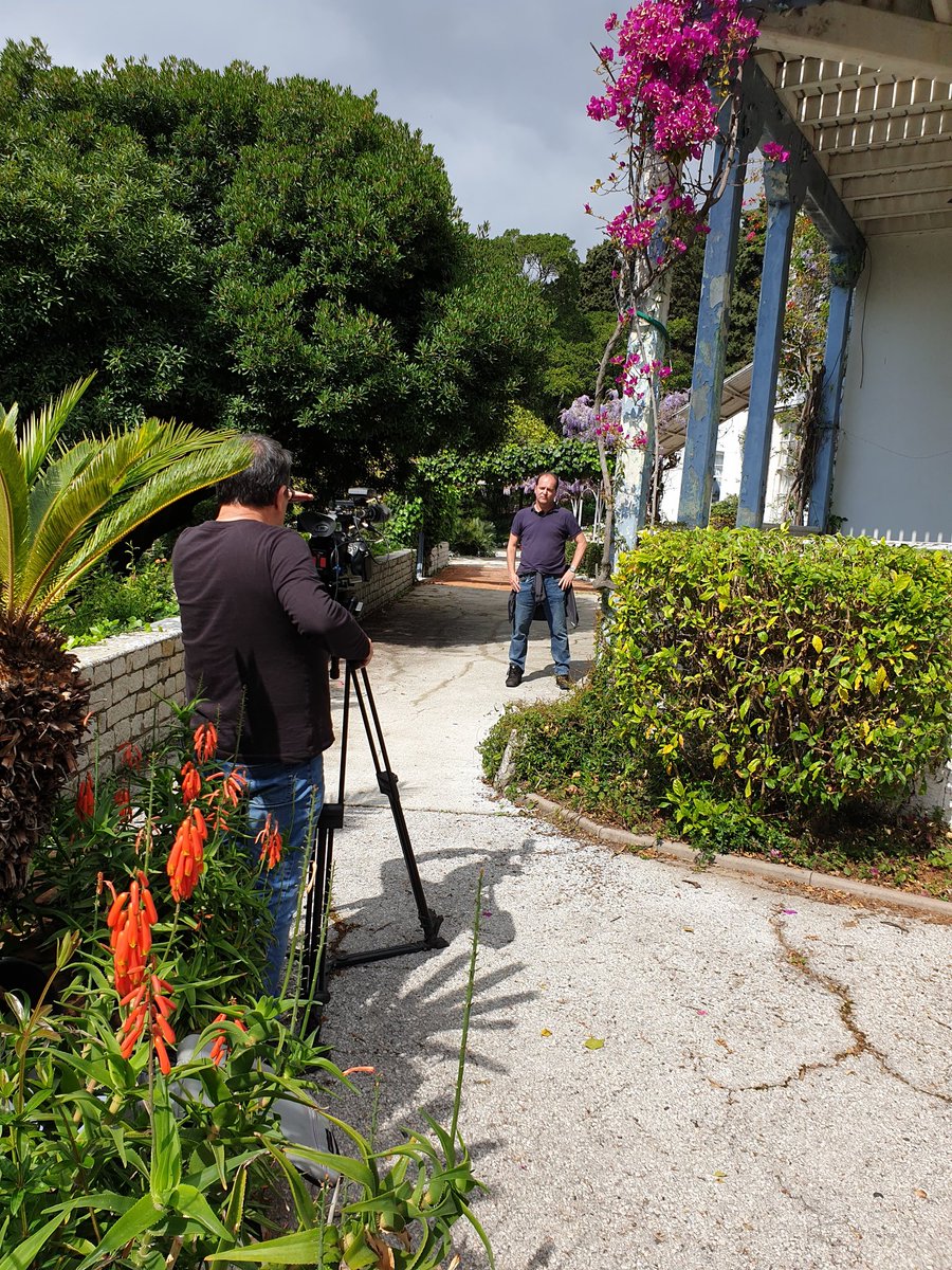 ThinkingGreenGI's tweet photo. More filming today: Everything you need to know about the Mount... join Carl Viagas as he walks you round the site for the upcoming season of "Rock Explorers". Past, future, history & natural environment ๐ณ๐ฟ๐ฆ๐
#rockexplorers #themount #gibraltargem https://t.co/T49xWz8YpP