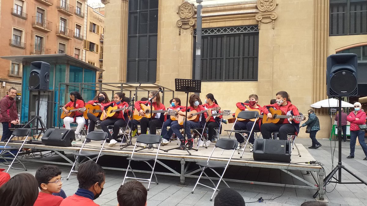 DelclosPau's tweet photo. Acte unitari de la comunitat educativa per la Pau @TGNAjuntament https://t.co/Q5rYxvinmd