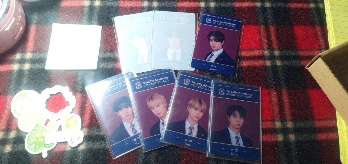 HotsJung's tweet photo. 📪: @enstllr
🧷: #vouchingenstllr

Hi ate lune! got the items na pooo. Ang cute ng packaging ^^ di ko na natanggaln ng protective film ang iba kasi binigay ko sa friends ko and they liked it pooo. Thank you for bringing them home safeee <3 https://t.co/OOJ5IflQdJ