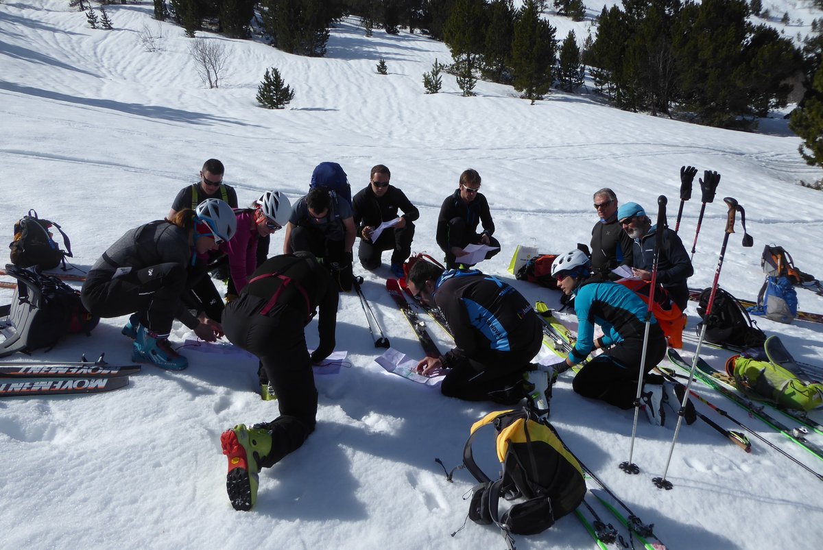 Andorra_RI's tweet photo. 📢Darrers dies per inscriure’s al curs de nivell 2 en neu, allaus i seguretat en muntanya hivernal de l’EDNA. Del 21 al 26 de març curs avançat en nivologia, meteorologia, traçat d'itineraris, rescat i molt més! No et quedis sense la teva plaça.
Més info a https://t.co/wzzTKxVxaZ https://t.co/3zylL52PfZ