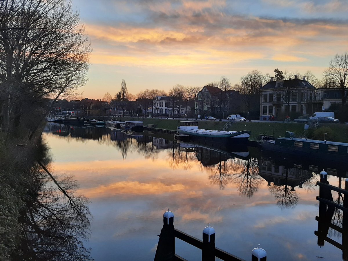 We deployed a #WBAT #mooring (autonomous #simrad echosounder) to observe pelagic fish activity in relation to #Waddenzee at the Dutch - German nautical border for #Swimway project. Located near beautiful Groningen city
the #Westereems  inlet connects North Sea to Wadden Sea.