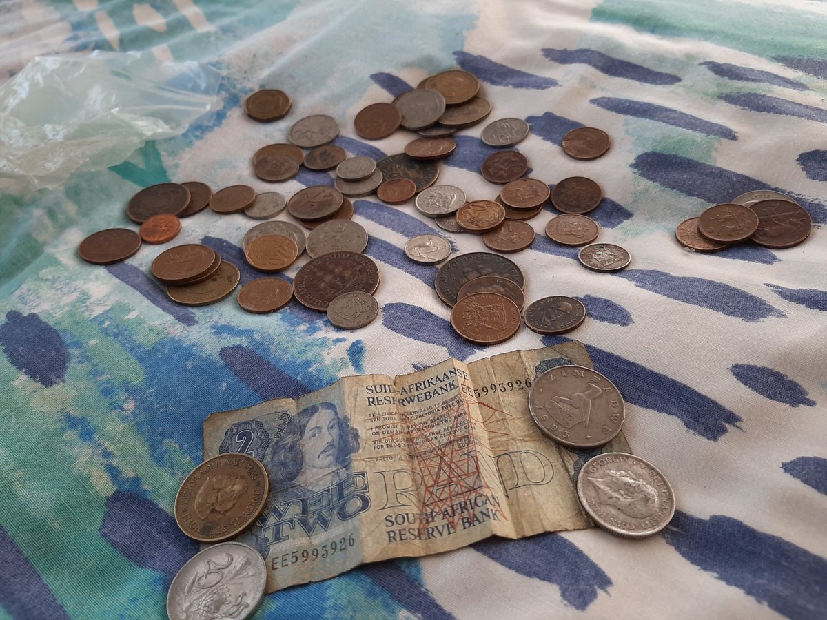 binhomats's tweet photo. @SAReserveBank the small savings kept by my late grandmother in a trunk. Don't even know what to do? What can one do? #OldCoins
Anyone with suggestions? https://t.co/nPFkMtah2D