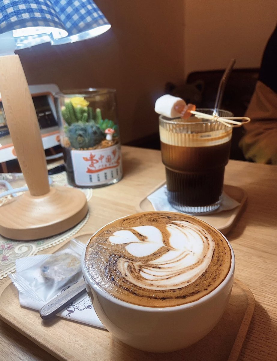 大家都說喝咖啡聊是非
可是我怎麼會喝咖啡想非非🤪