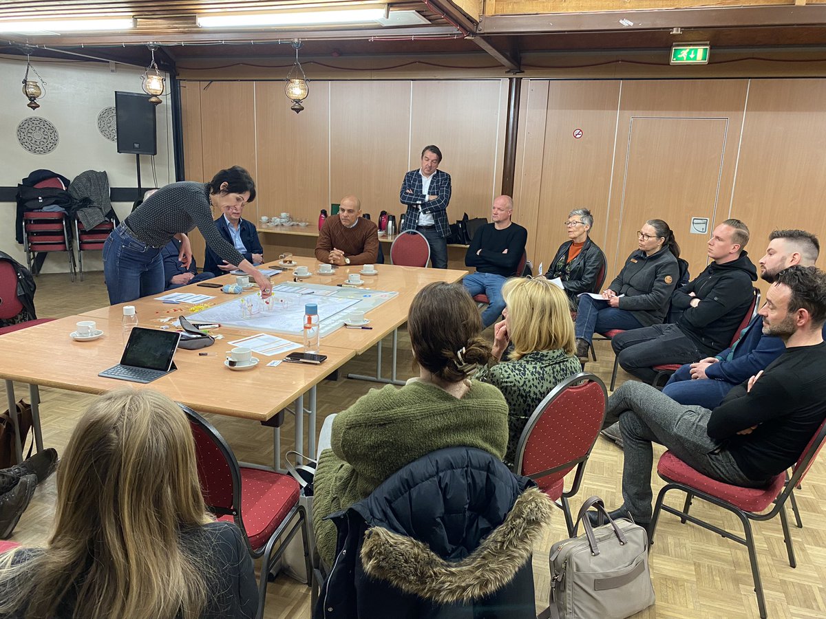 Inspirerende sessie met diverse partners actief in Geleen-Zuid over gezond opgroeien en blijven. Ongelofelijk veel initiatieven om bewoners te activeren, bij elkaar te brengen, meer te bewegen en gezond te eten. De ruimtelijke revitalisering gaat daar zijn steentje aan bijdragen.