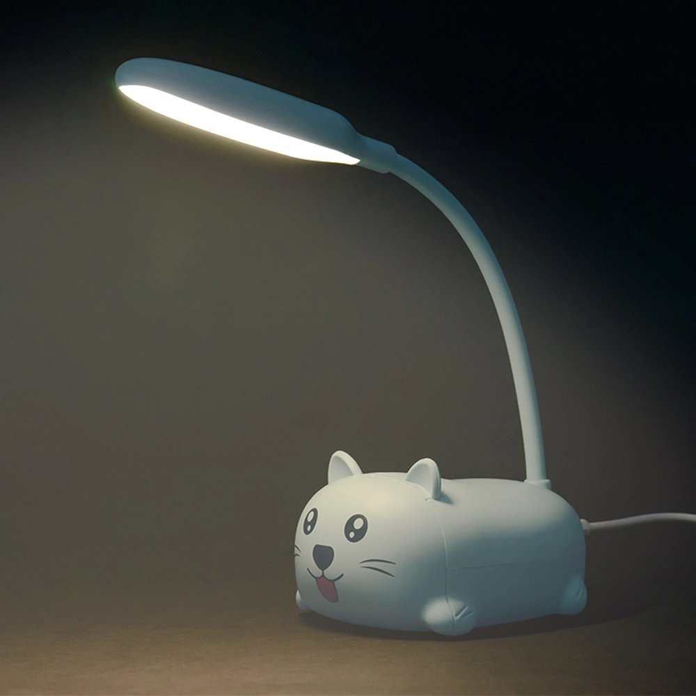fix_price's tweet photo. НОВИНКА!🛍

Настольная лампа с кабелем USB обеспечит комфортное освещение для чтения и письма. Милое основание в форме животного станет украшением письменного стола! С помощью гибкой ножки можно регулировать угол наклона. 🤗

🔹В комплект входит кабель… https://t.co/wygr0Udv6E https://t.co/NQ5ZWXxgrL