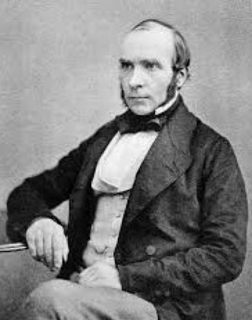 هذا الرجل يدعى جون سنو رصد وفيات مرض الكوليرا على خرائط مدينة لندن عام ١٨٥٤م ليكتشف أن سببها تلوث مياه الشرب وليست العوالق في الجو وبالتالي تم محاصرة المرض.   
هذا الاكتشاف اسس لأهمية العلوم المكانية والGIS لبناء قرارات سليمة.
شاهد الفيديو في التغريدة التالية…..يتبع