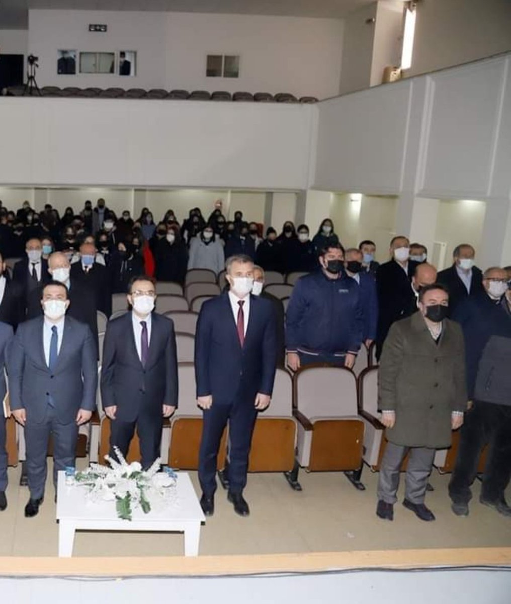 "Akif Söyleşileri"nde Mehmet Akif Ersoy'un Bilinmeyen Yönleri Anlatıldı.

Terörle mücadele ve vazife kahramanları derneği Çankırı şubesi olarak, Çankırı Valiliği tarafından düzenlenen İstiklal Marşı'nın kabulü ve Mehmet Akif Ersoy'un anlatıldığı programa katılım sağladık.