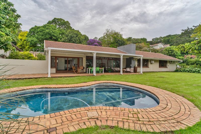 WakefieldsSA's tweet photo. A 5 Bedroom House is For Sale in #Westville!
1st TIME ON SHOW SATURDAY, 12 MARCH:
WALK TO WESTVILLE BOYS HIGH SCHOOL.
PANCAKE LEVEL LAND.
Stunning, immaculate spacious 5 bed family home with 3 modern baths, open plan kitchen + 2 lounges!
https://t.co/AzNWWktRbh #WakefieldsWay https://t.co/uryzPpyjvM