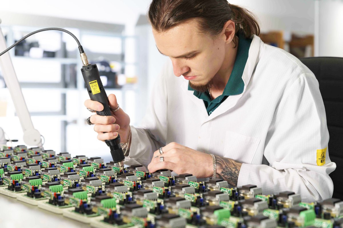 FelixEServices's tweet photo. We will assemble your product and inspect it to make sure that it is fully functional. #pcbassembly #mechanical #pcb #pcba https://t.co/3pdEutf8Qj