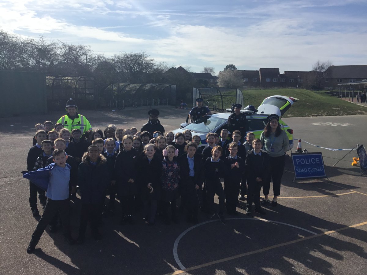 Yesterday @TendringCPT visited LKS2. Students had a great time sitting in the police car and learning about the role police officers have in our community. Thank you for coming to visit us! 🚓🚨