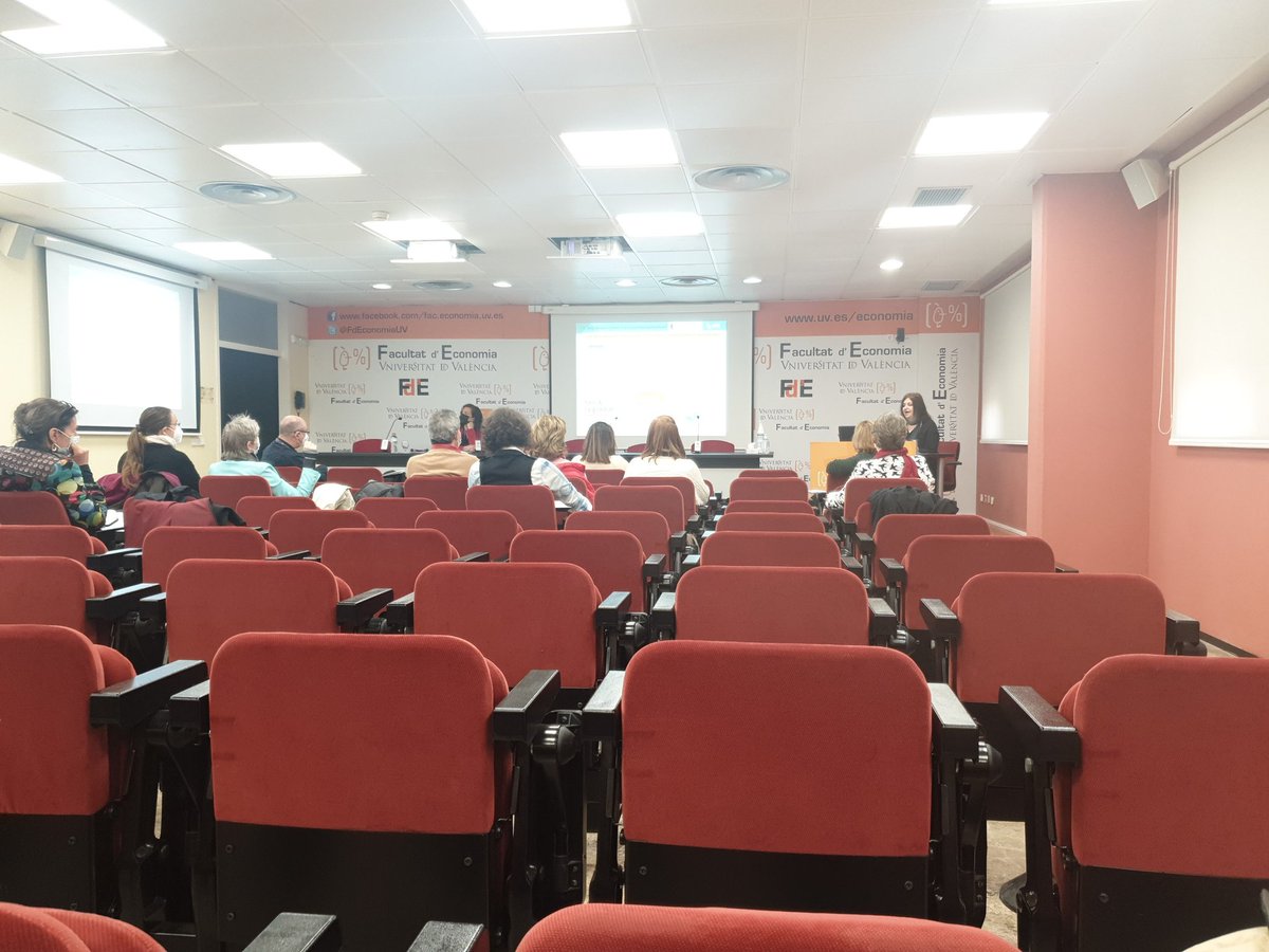 We're starting the final day of the II ECGIC with the track: The Political Relevance of Alternative Sustainability Frameworks with Dr Teresa Carnet as a chair