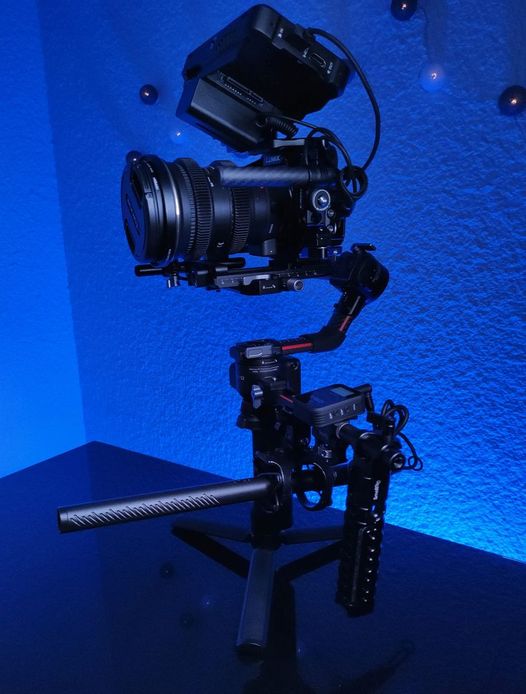 SYNCOMicrophone's tweet photo. Maybe to set up a professional shooting equipment, the more you need is to get a powerful microphone!
Setup:#syncog2 +#panasonics5 + #djirs2 
📸by: @karimyatrib
🔥 Learn more: https://t.co/UTy455ndDC https://t.co/wrN5Atk9Qa