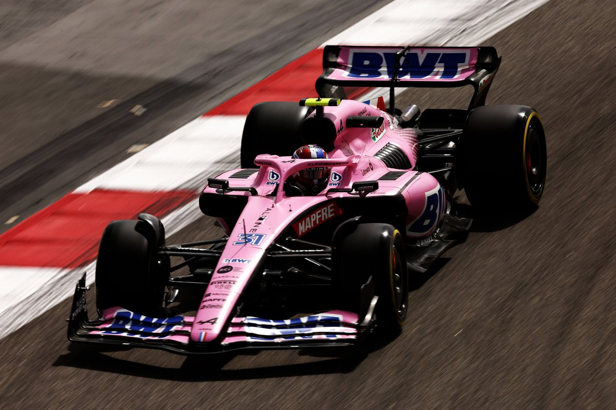 El Alpine Rosa, por primera vez en pista 🔥

🔁 Me flipa. Y si funciona, más todavía
❤️ Prefiero el azul. Soy todo un clásico 

#F1Testing 🏁