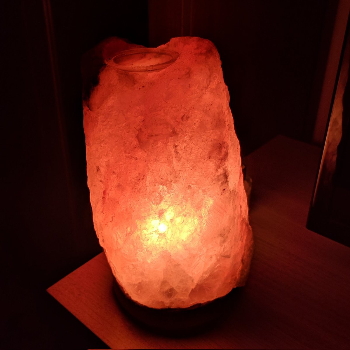 SharedEarthWS's tweet image. Happy Friday everyone! Today's showcase of what we're bringing to the @NatProductsShow 2022 is SALT LAMPS. Wooohooo. Who doesn't love a good salt lamp? I'm not sure an explanation is needed at this point for their benefits so let's all just sit and Basque in their beautiful light