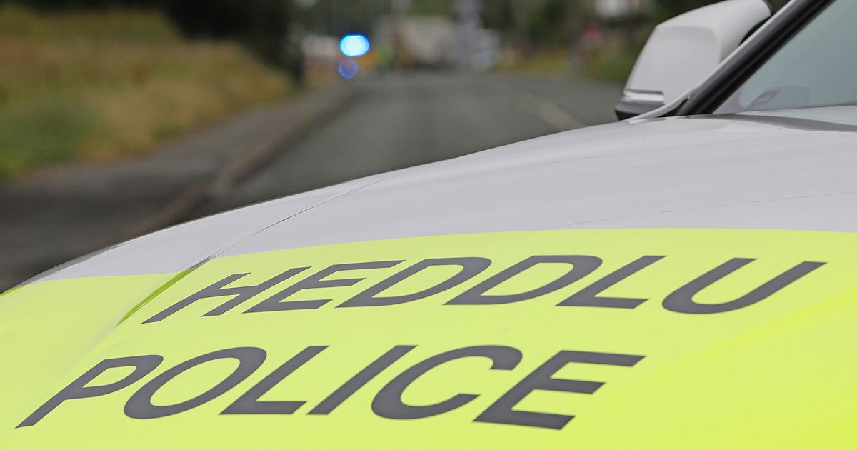 northwaleslive's tweet photo. BREAKING: Crash shuts high street in both directions as drivers urged to avoid area
https://t.co/5fFlanop9x https://t.co/QICBwlqQPD