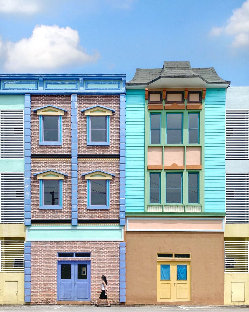 • Featuring Creators •

<a href="/huxsterized/">Huxsterized 📸</a> 

Huxsterized captures architectures in a minimal way with beautiful colours. It may seem like a simple photo, but you need to have that eye.

app.pentas.io/nft/235868

#NFTphotography