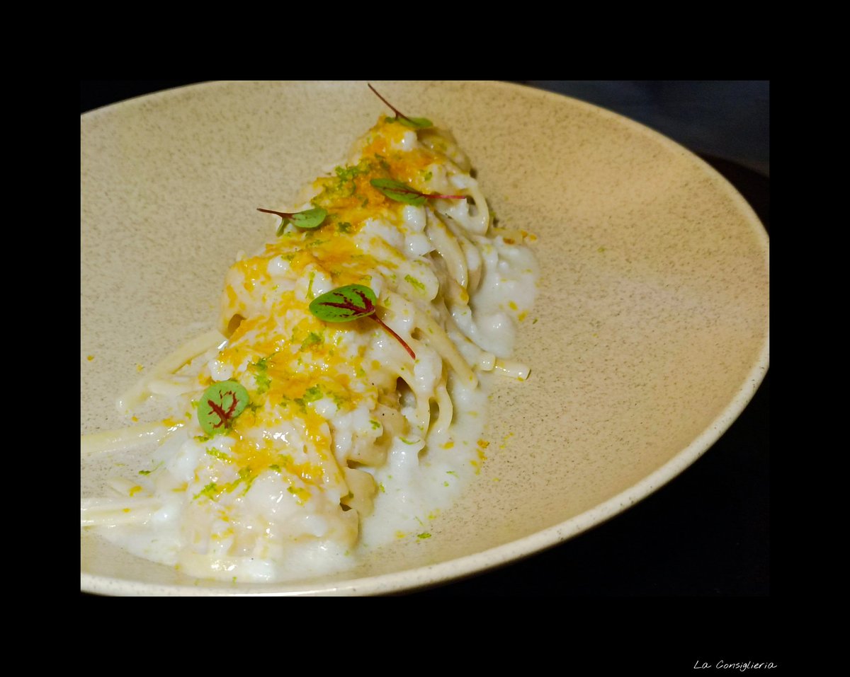 LaConsiglieria's tweet photo. @viaggimperfetti ... #solocosebelle e #profumodimare pure per me #linguine cacio e pepe di baccala, lime e bottarga di muggine...e tutto fa #BuongiornoATutti
😉😄😘 https://t.co/M3ab66OU8S