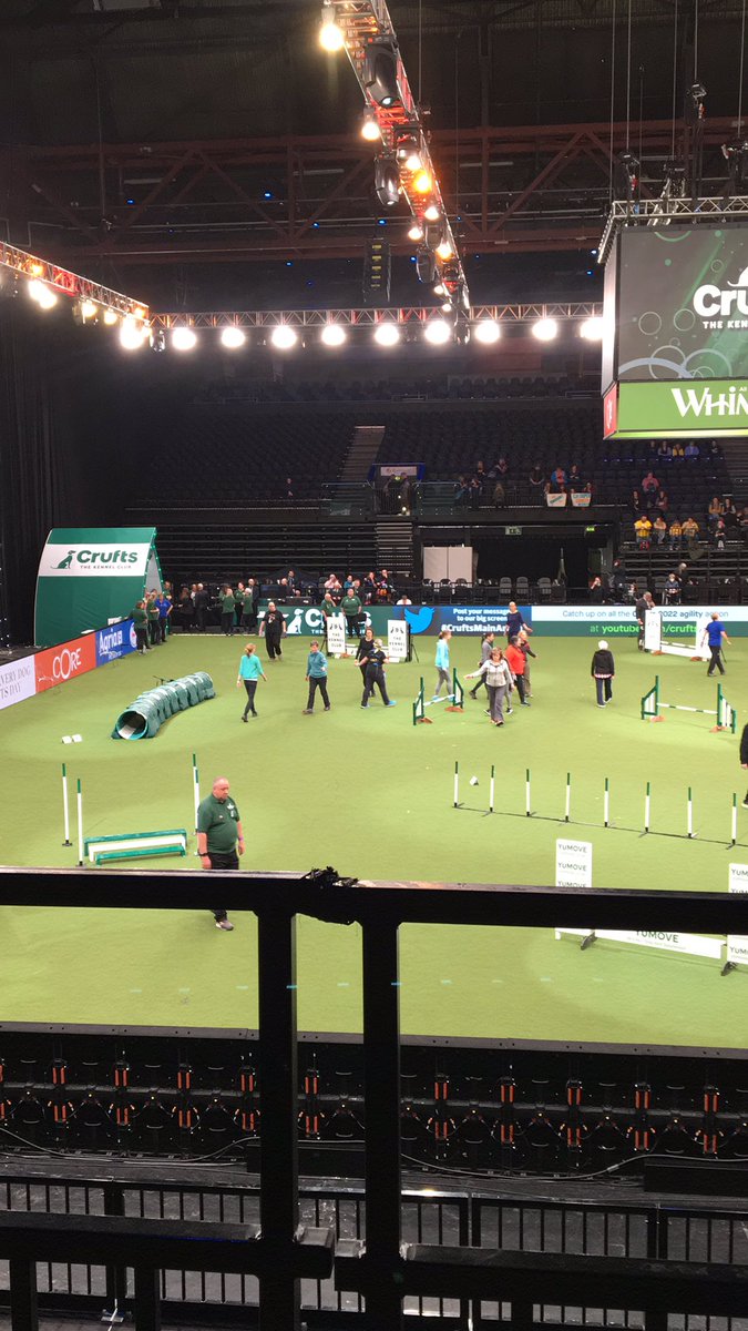 JEHH83's tweet photo. Laura and Ernie, youβve got this!! We love you ππ #durhamdogs #crufts2022 #abcagility #CruftsMainArena https://t.co/HfxeMKOsOx