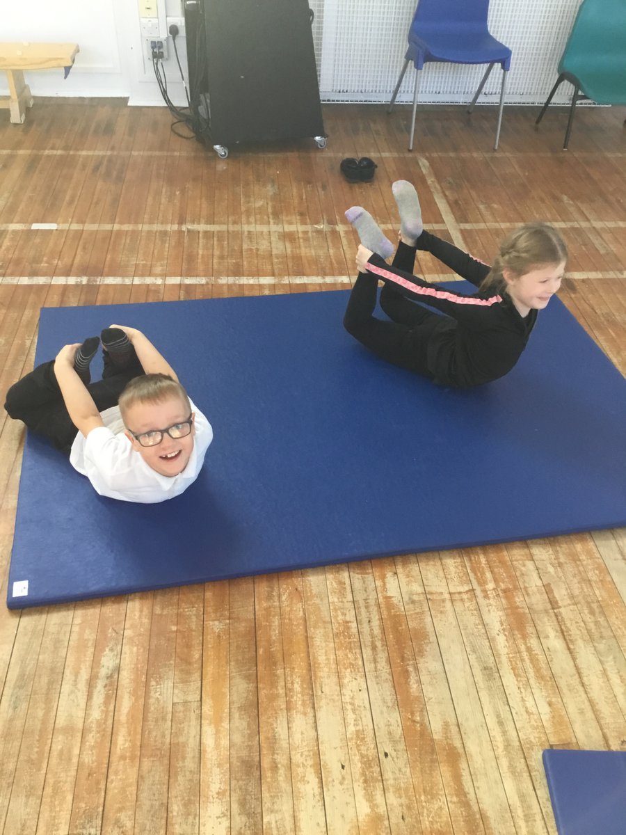 wlourladysps's tweet photo. Primary 1/2 enjoyed creating sequences during gymnastics, which included holding balances and jumps. We all enjoyed working with a partner to help improve our sequence. #MagiMarch #HWB #WLPE https://t.co/lP6DcwLihj