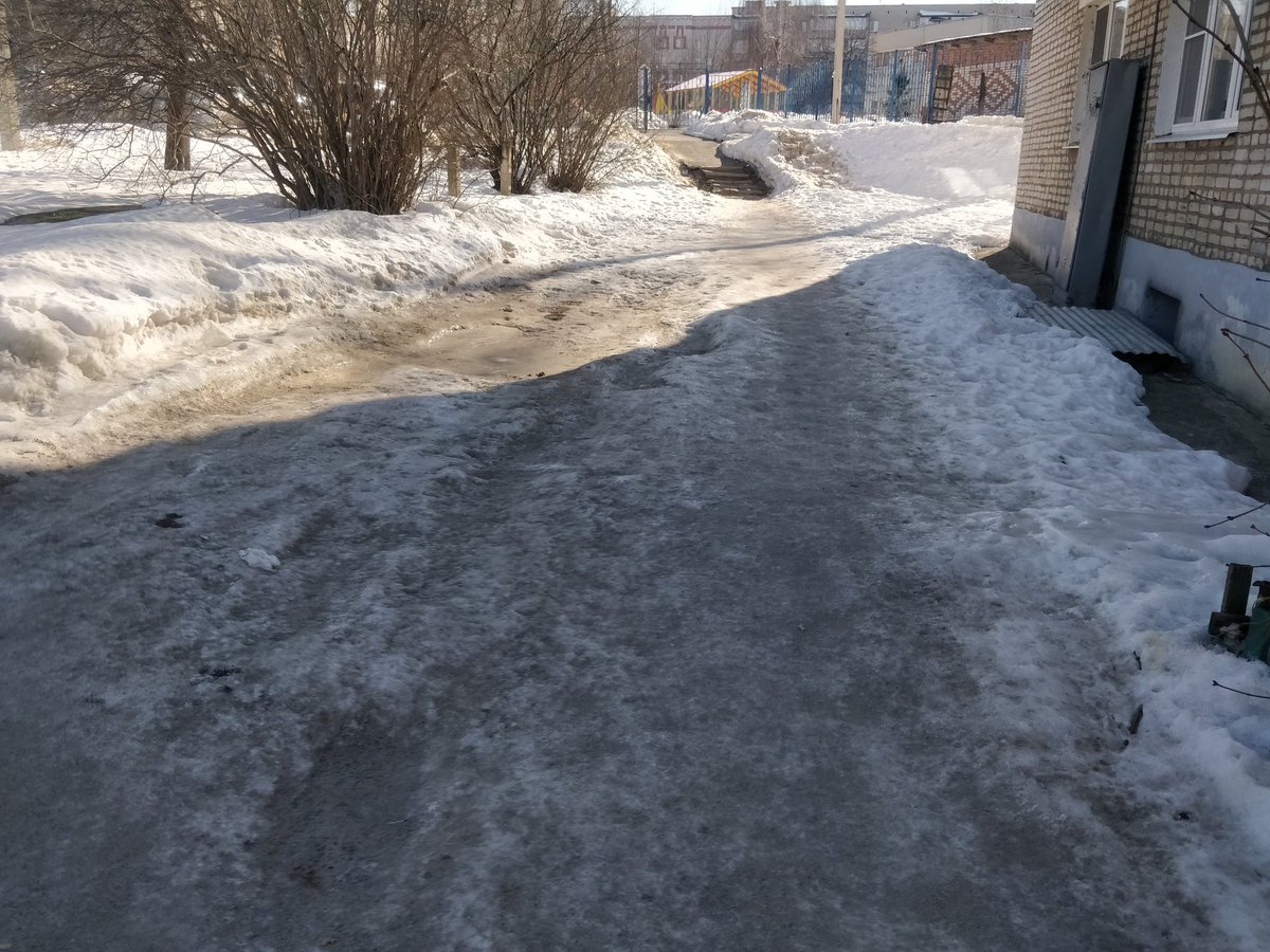 aritter_77's tweet photo. @Tularegion71 @Genproc Когда же всё-таки будет расчищена пешеходная зона от льда?!Погода не вашей стороне https://t.co/L09kFJLzFt