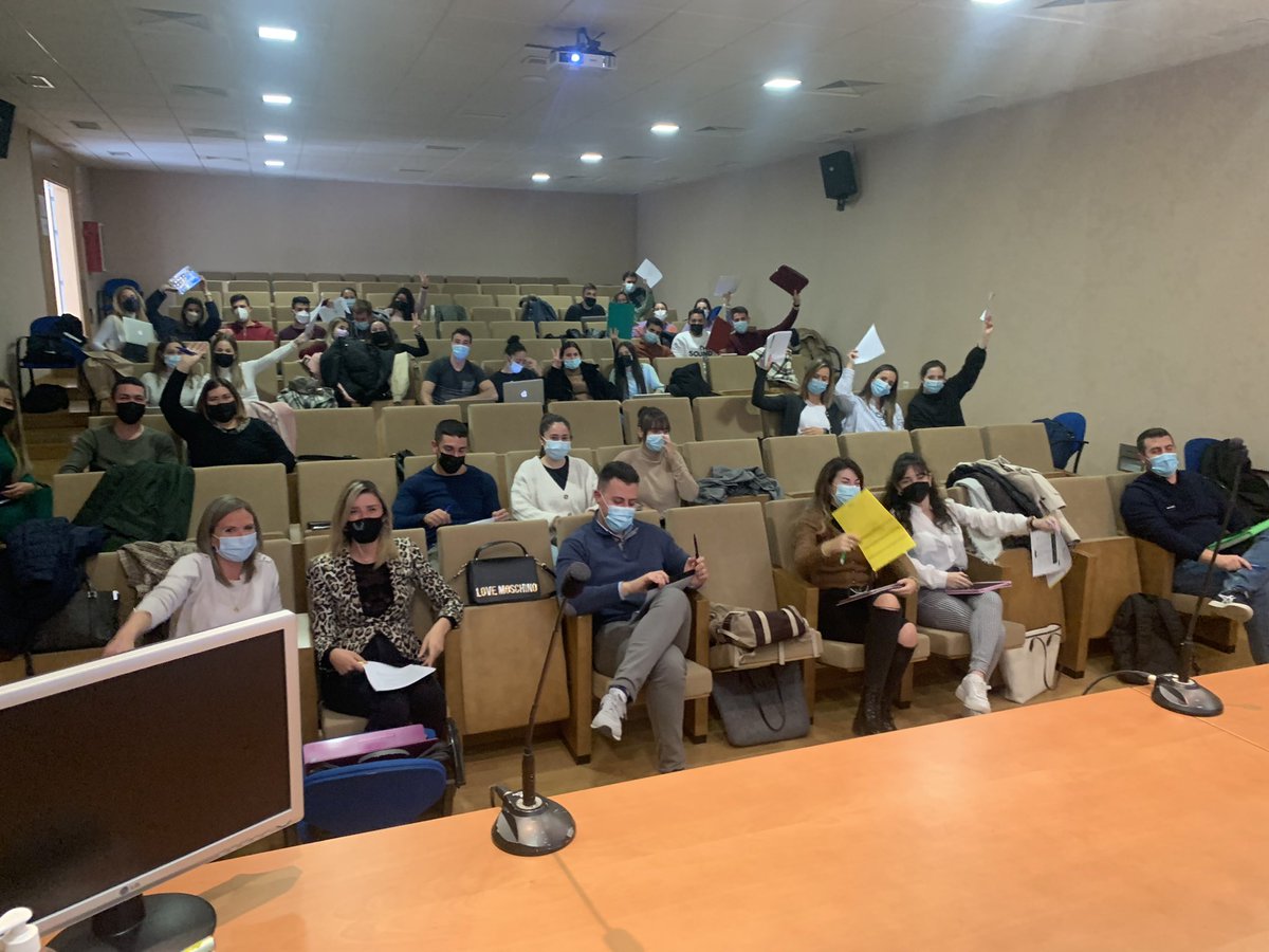 masterfiscal's tweet photo. Incluso un examen puede formar parte de la fiesta de la formación que en @masterfiscal se produce cada tarde. Orgullosos de este grupo de profesionales que lideran la asesoría fiscal y de empresa #muygrandes #soyfiscalista en @Economistas_Gra con #brilloenlosojos #IIedMasterTryAF https://t.co/Na9wubU1wu