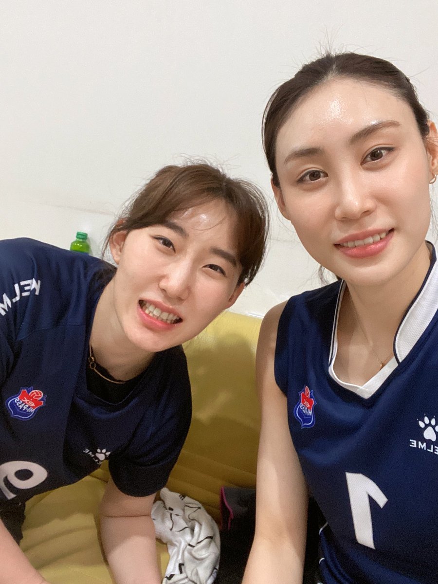 yoona_zzing's tweet photo. ??????? 운동 끝나고 왔는데 
다시한다고 ????????? 🤣🤣🤣🤣🤣
@__jjeongah_  찍기싫은 정삼이 데리고 
힘내볼게용🔥💙 https://t.co/ixdpUvp6rU