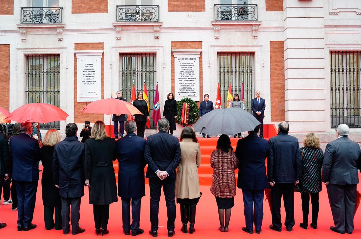 IdiazAyuso's tweet photo. Hoy, #11M, recordamos a las víctimas del mayor atentado terrorista en España. 

Ojalá el tiempo reafirme una y otra vez nuestro compromiso con la paz y con la vida. Siempre. #Madrid https://t.co/qFswUcIIsN