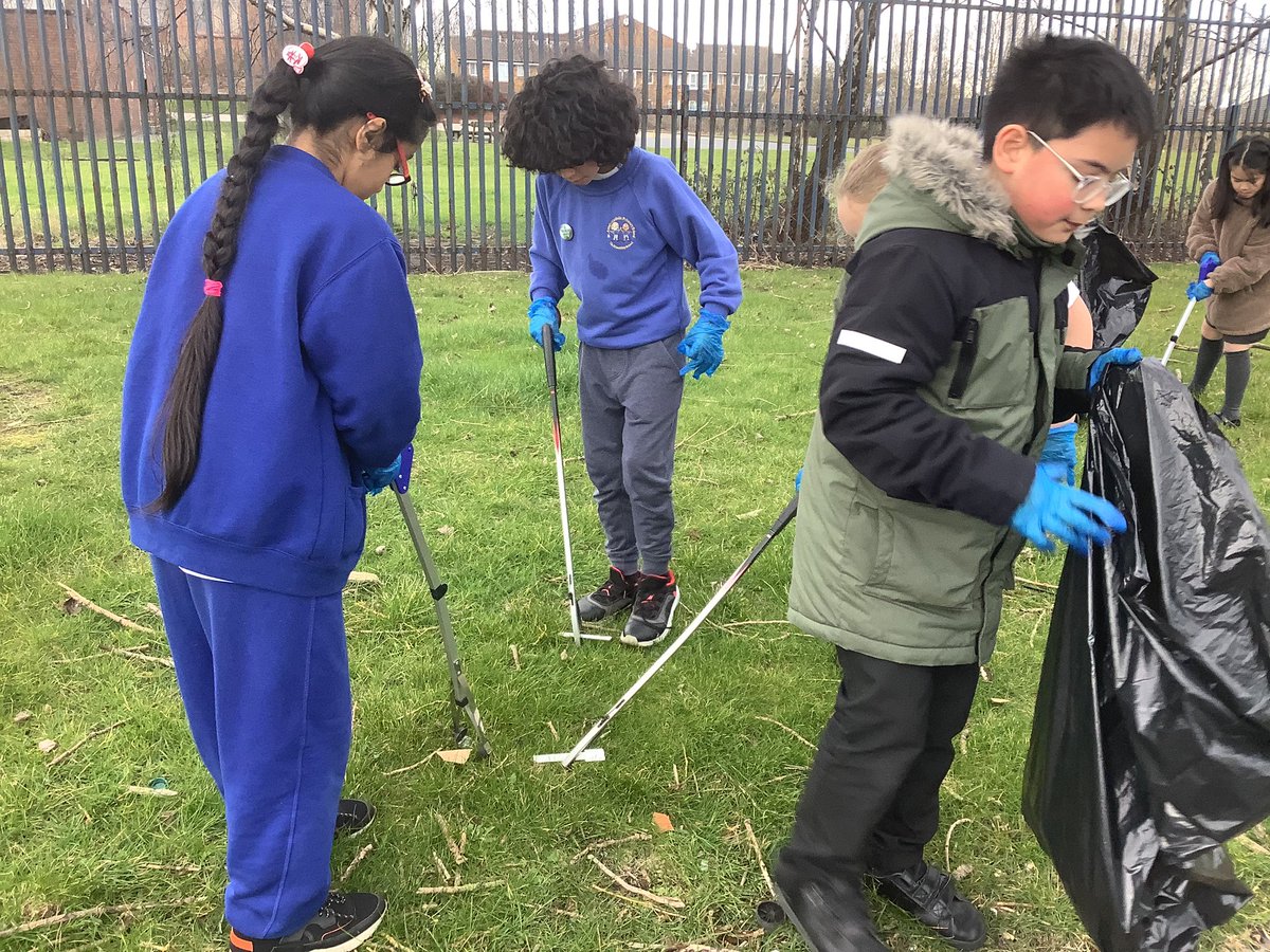 MissDuffyYear45's tweet photo. Outdoor learning club decided to do a litter pick this week around our outdoor classroom to keep it clean and tidy🤗 #outdoorlearningstannes https://t.co/egWSoQj8rN