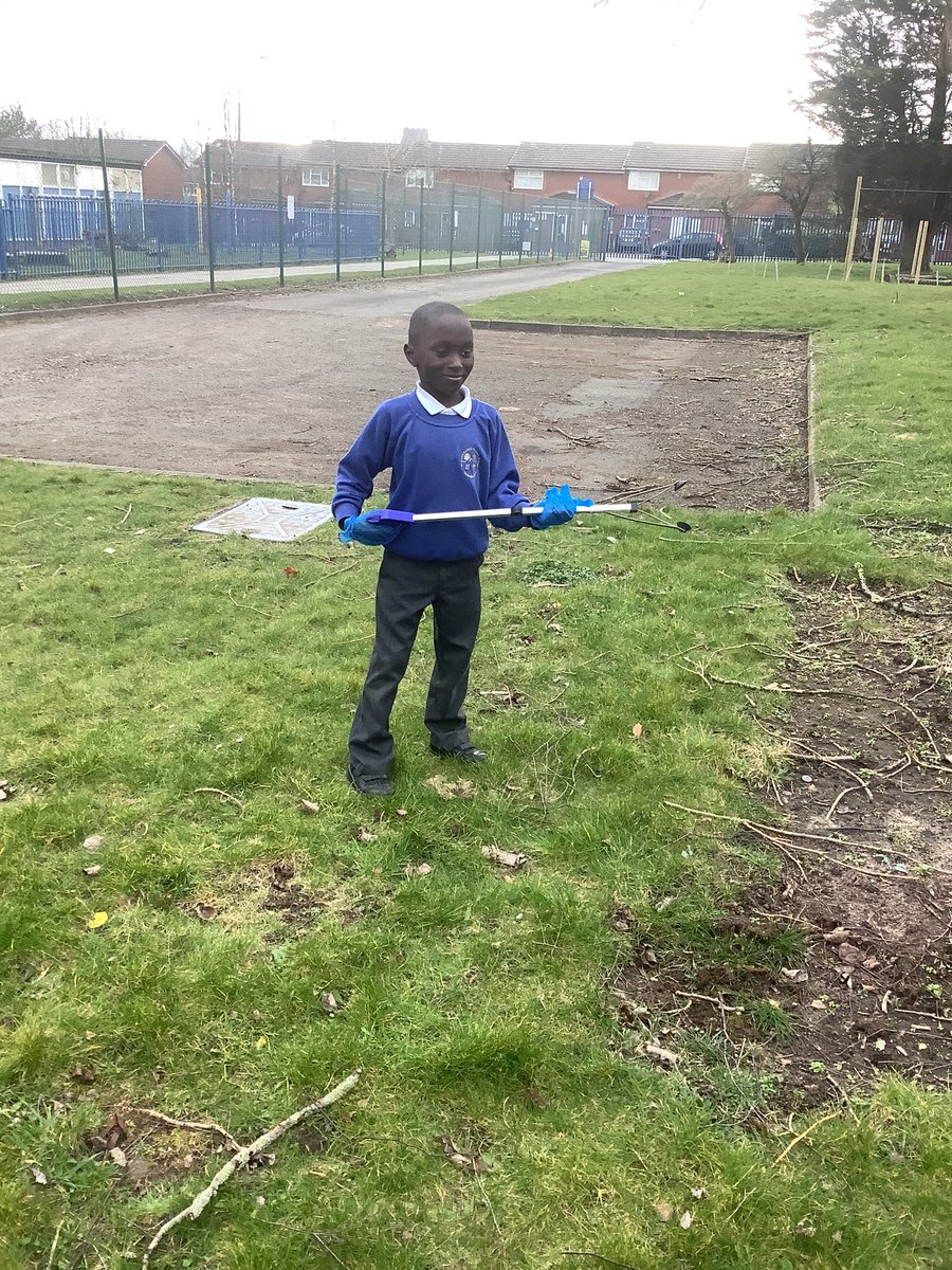 MissDuffyYear45's tweet photo. Outdoor learning club decided to do a litter pick this week around our outdoor classroom to keep it clean and tidy🤗 #outdoorlearningstannes https://t.co/egWSoQj8rN