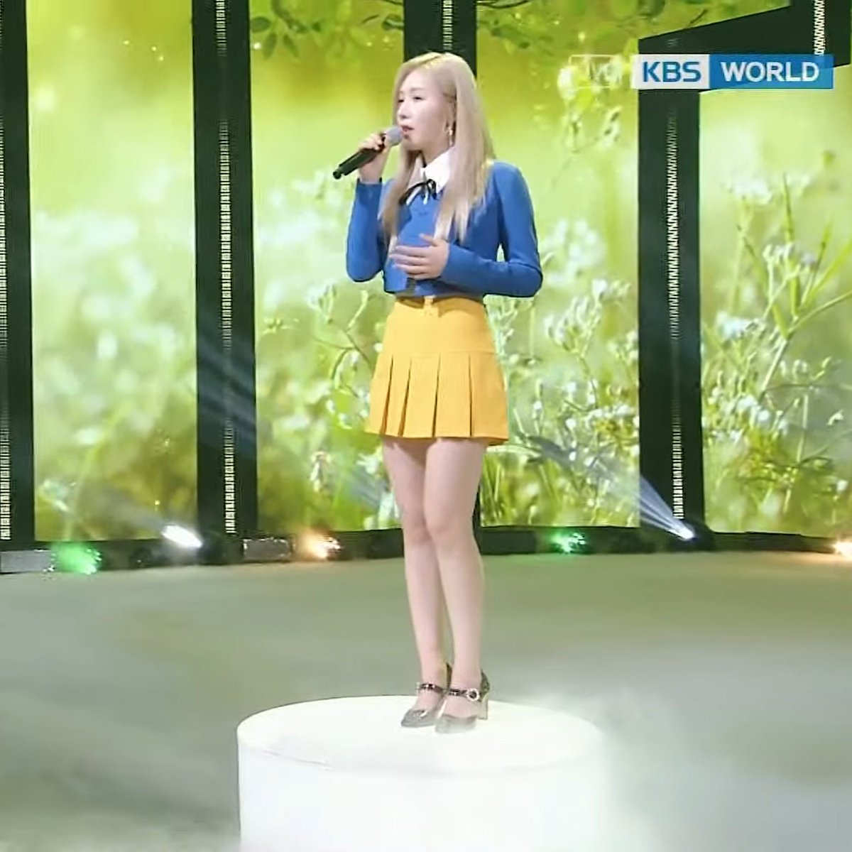 idealtypegirl's tweet photo. Today's outfit is so insanely cute!!!

#우리의_겨울에도_봄이_찾아오겠죠 
#홍의진 #HONGEUIJIN
#홍의진_여덟번째봄 
#여덟번째봄 #The8thSpring https://t.co/bs0l3mL7vm