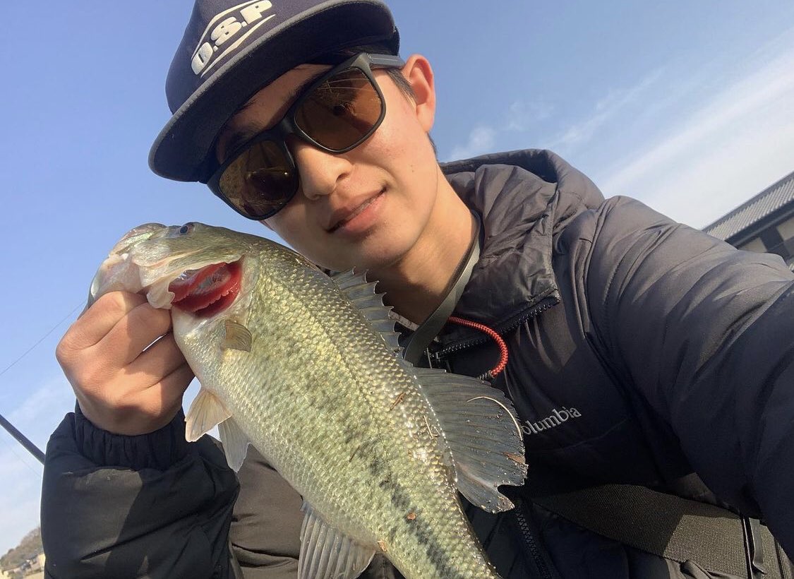 ruibakuchou's tweet photo. 今日は宿題を済ませて近場のホーム行きました！

晴れてて、水も濁って満水だったのでコンパクトなエグ玉タイプカバーのスイミングで超ゲキ浅カバーを引いてくると飛び出しバイト頂きました！😆

一時間半の釣行でしたが釣れてよかったです😎😎😎

#legitdesign 
#WSC66M
#seagar
#raidjapan 
#barkley https://t.co/mR3wICbRCZ