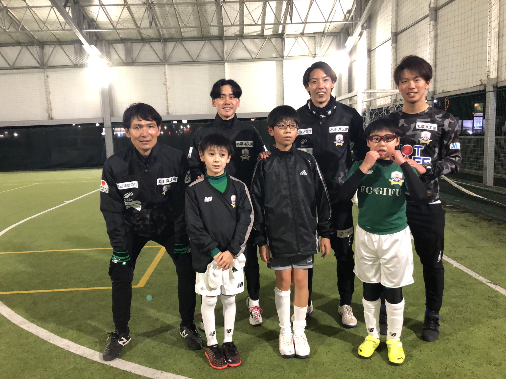 Fc岐阜サッカースクール No Twitter 本巣校卒業おめでとう 3月10日 木 本年度最後の練習が終わりました 6年生3人 最後までよく頑張りました スクールは卒業してもfc岐阜をこれからもよろしく いつでもスタジアムで待ってるよ 中学生になっても元気でね