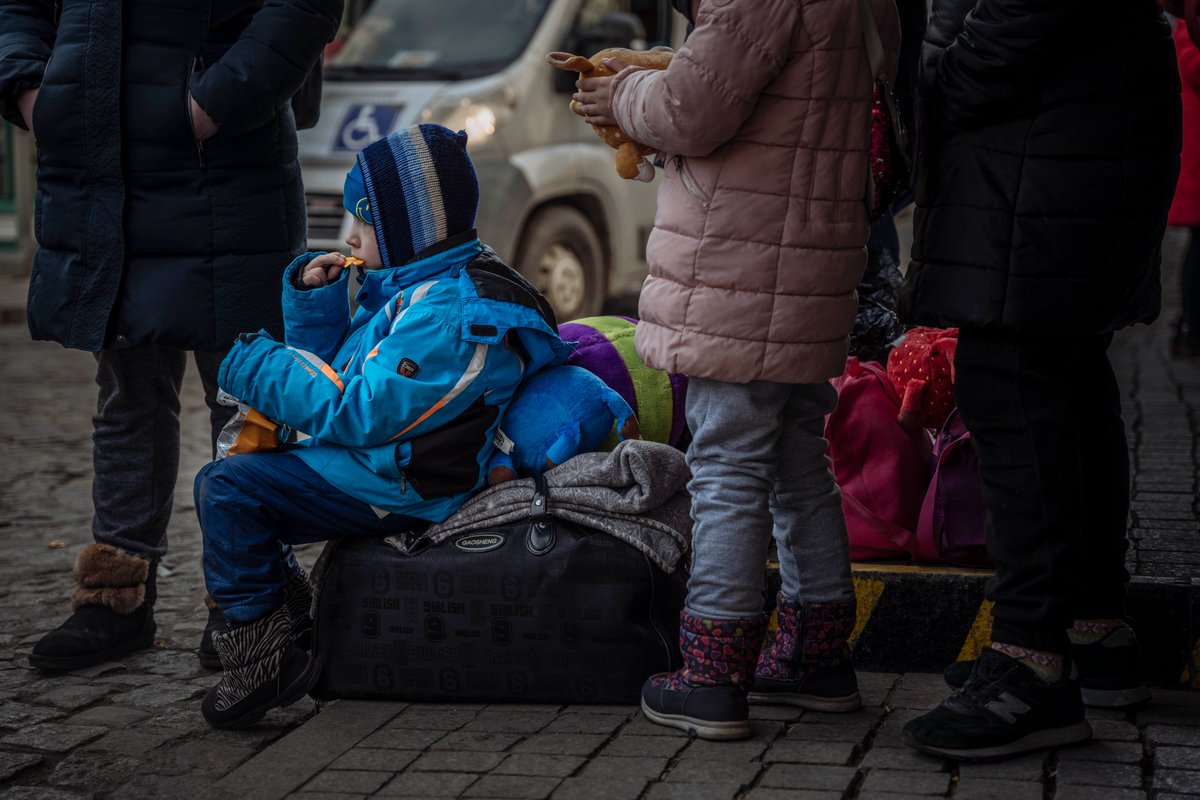 Muse_Mohammed's tweet photo. Currently on assignment in Poland documenting the regional impact of the crisis unfolding in #Ukraine. 2.5 million people have fled the country since the start of the war. https://t.co/zAmImtpMqT