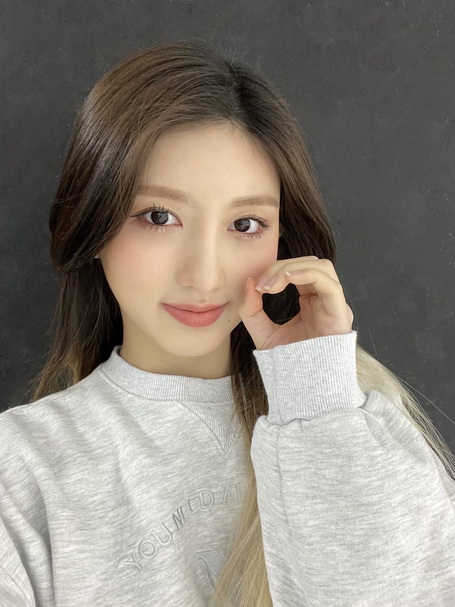 kvibe_yonhap's tweet photo. #IVE celebrates 100 days since debut!!! ๐ฅณ๐๐ปโโ๏ธ๐
#IVE_ELEVEN #IVEDEBUT100DAYS
https://t.co/5TLgCjQIPV https://t.co/pzOti1EwO9