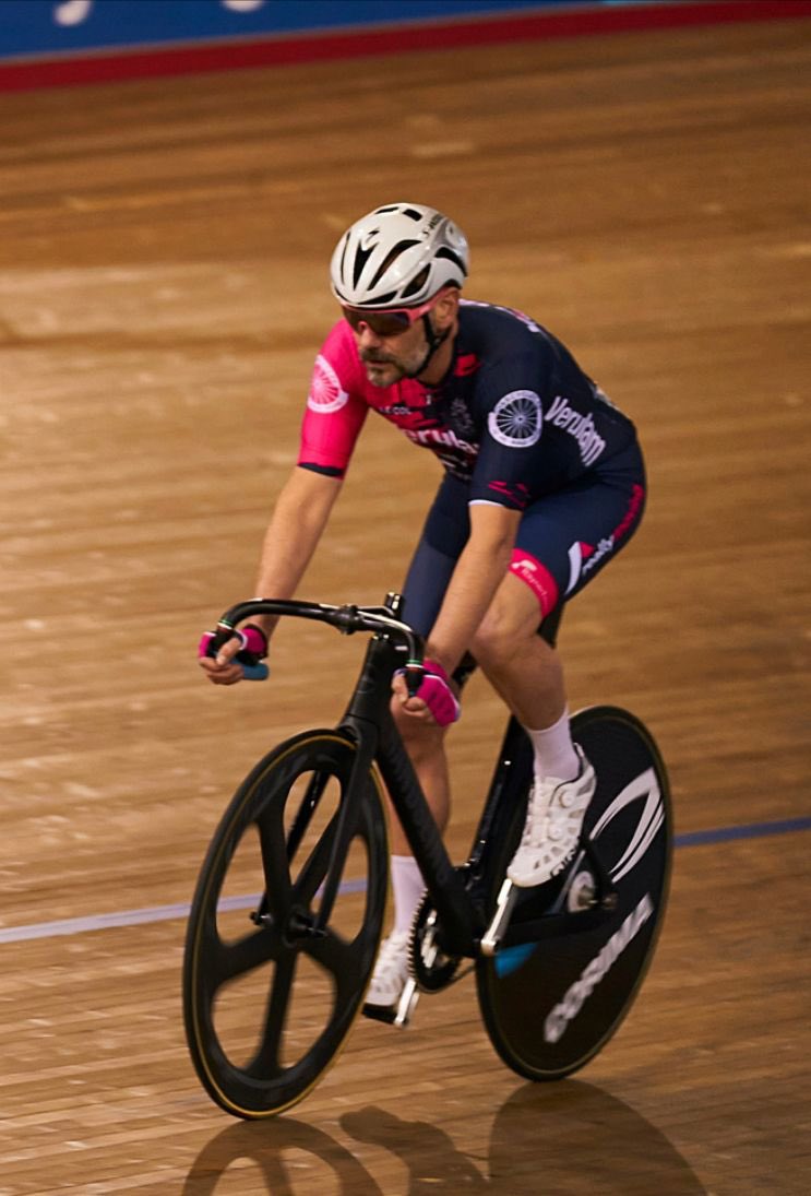 VerulamRaceTeam's tweet photo. Our Chris Burns, Paul Caton and Robbie Flynn were back in action on the Lee Valley Velodrome again this week, with Chris on great form taking 3rd in the Scratch Race, then 2nd in the Points Race. Chris remains in 4th place in the Full Gas Winter Track League B Standings🔥🔥👍 https://t.co/SllxNYeyWq