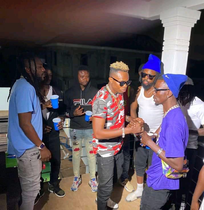 AkotoOgolo's tweet photo. Family still standing strong and Tall ❣💪
#FalaaaNation
#77battallions
#LEEGANG
#selfside https://t.co/T2IL5dl8GT