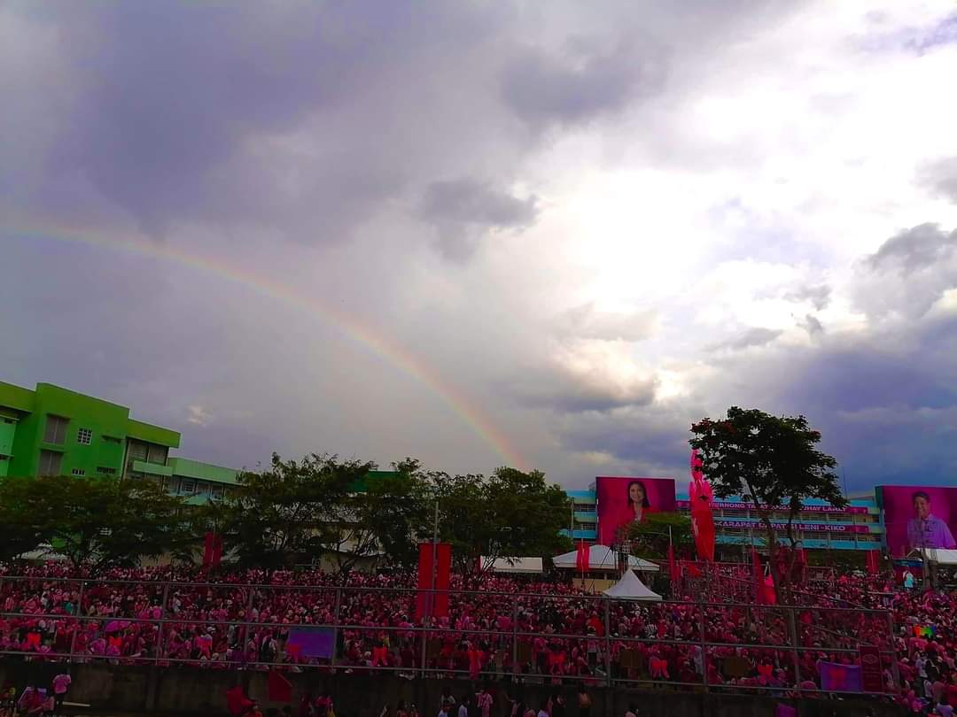 SakalamSarah's tweet photo. The rainbow showed up!
ctto
#BacolodIsPink https://t.co/fanV9J9znj