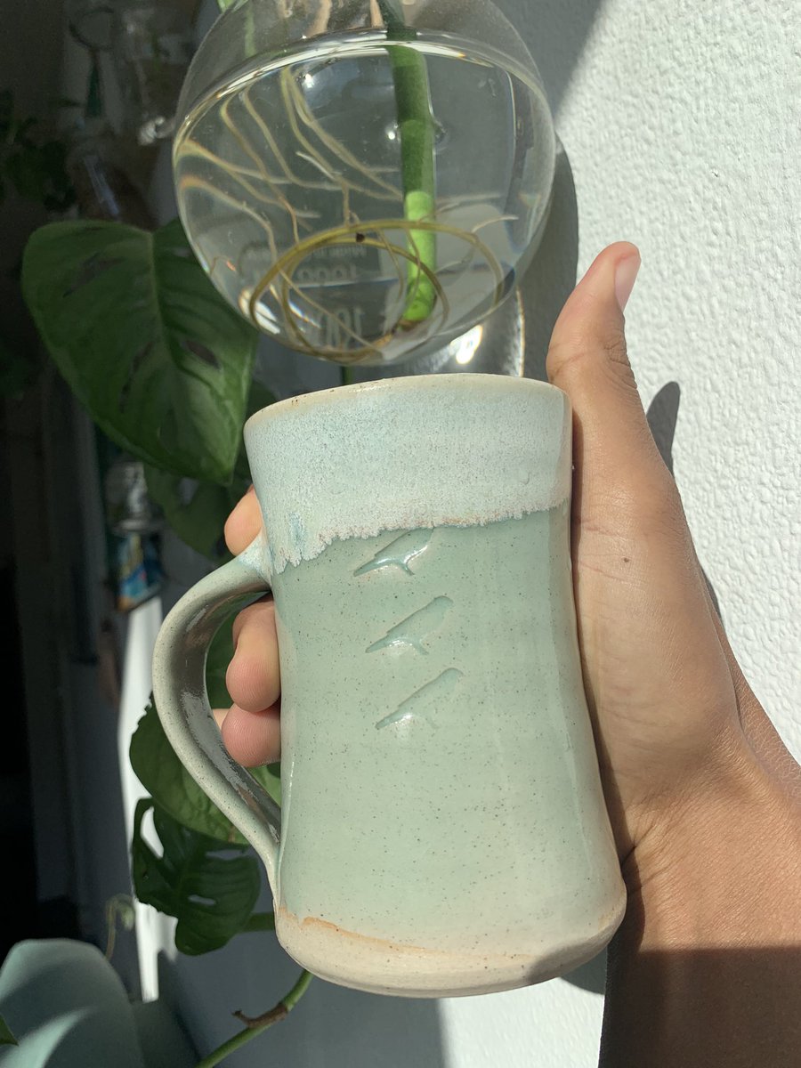 😍 Big thanks to <a href="/DaveRamico/">Daveramico</a> for this <a href="/kusamanetwork/">kusama</a> mug! Finally received it. From the former PolkaDAO funded polkapots project #undervaluedproject 🌱