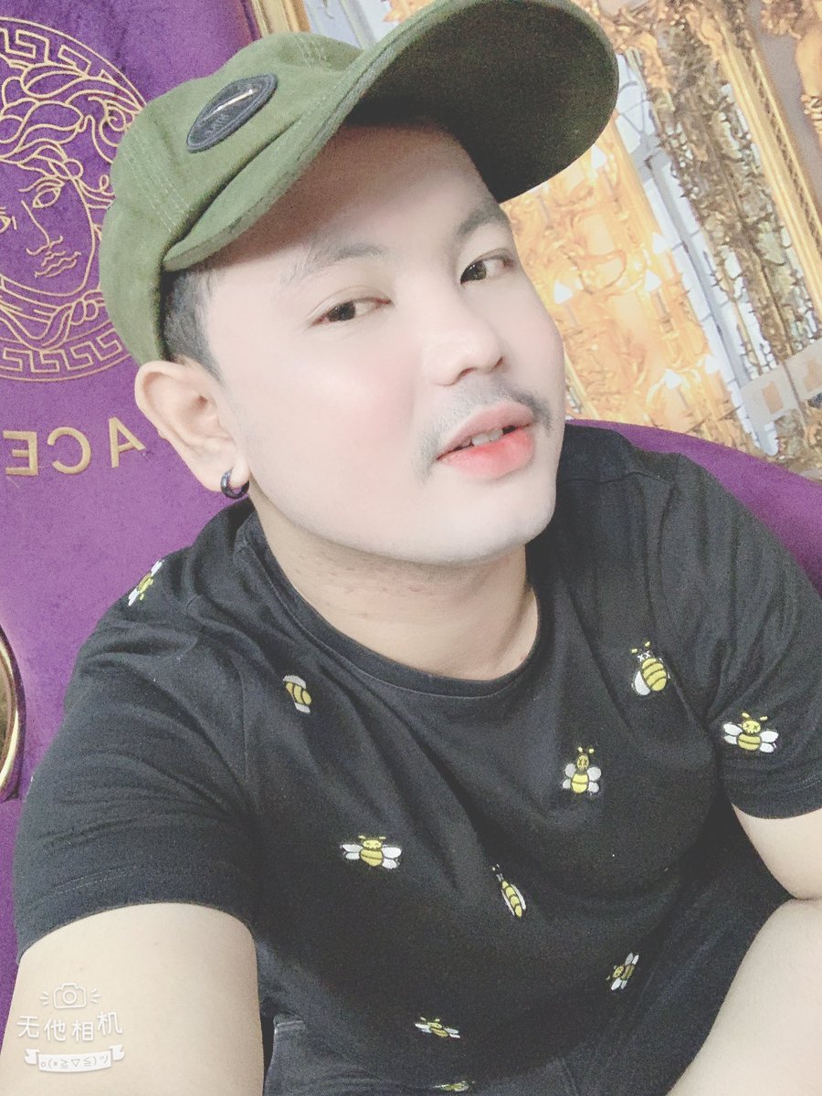 FaceLoan5's tweet photo. ញញិមរាល់ថ្ងៃញញិមលួងខ្លួនឯងពេលខ្លះញុមរល់នៅរាល់ថ្ងៃនិងរស់នៅទាំងការទ្រាំនិងលាក់បាំងទោះយើងមាន លុយ ឡាន ផ្ទះ តែរកក្ដីសុខអោយខ្លួនឯងមិនបាន😢 https://t.co/Ik2W4l4u3J