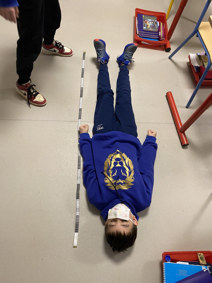 5nBist's tweet photo. Todayβs math problem: How tall would we be if we stood on top of each otherβs heads? #Mathematics #measure #height #howtall https://t.co/uvjsJhfo0E